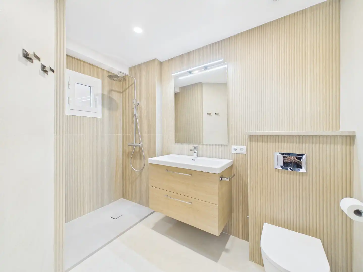 Bany de Apartament de lloguer en  Palma de Mallorca amb Aire condicionat i Moblat