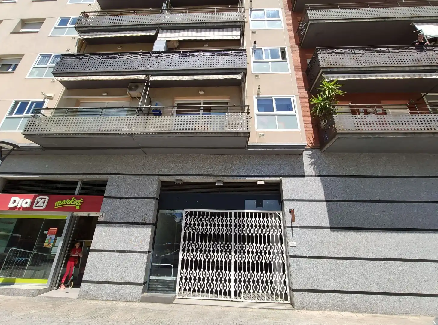 Vista exterior de Local en venta en Terrassa
