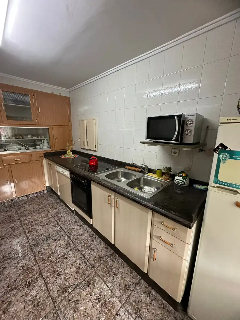 Cocina de Casa adosada en venta en San Martín del Rey Aurelio con Calefacción, Jardín privado y Terraza