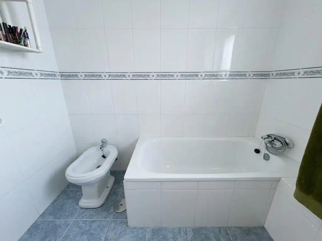 Bathroom of Flat for sale in Málaga  with Air Conditioner, Heating and Terrace
