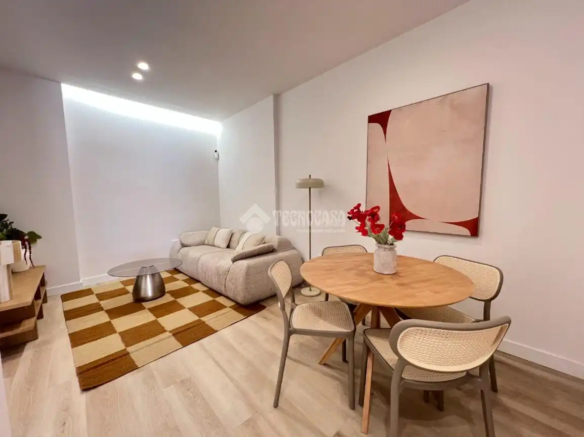 Sala d'estar de Pis en venda en Madrid amb Aire condicionat