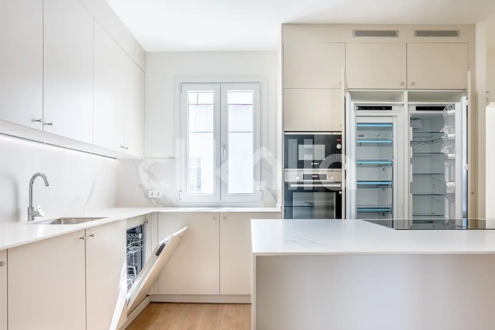 Cocina de Piso en venta en Sevilla con Aire acondicionado y Jardín privado