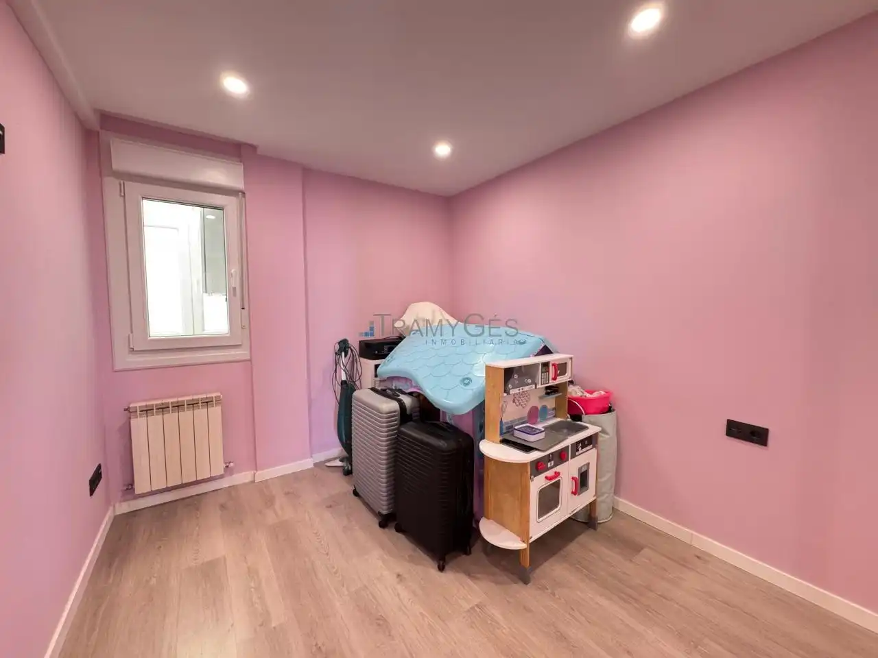 Habitación de Piso en venta en Vigo  con Calefacción, Terraza y Trastero