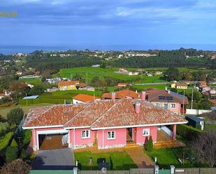 Vista exterior de Casa o xalet en venda en Cudillero amb Calefacció, Jardí privat i Terrassa