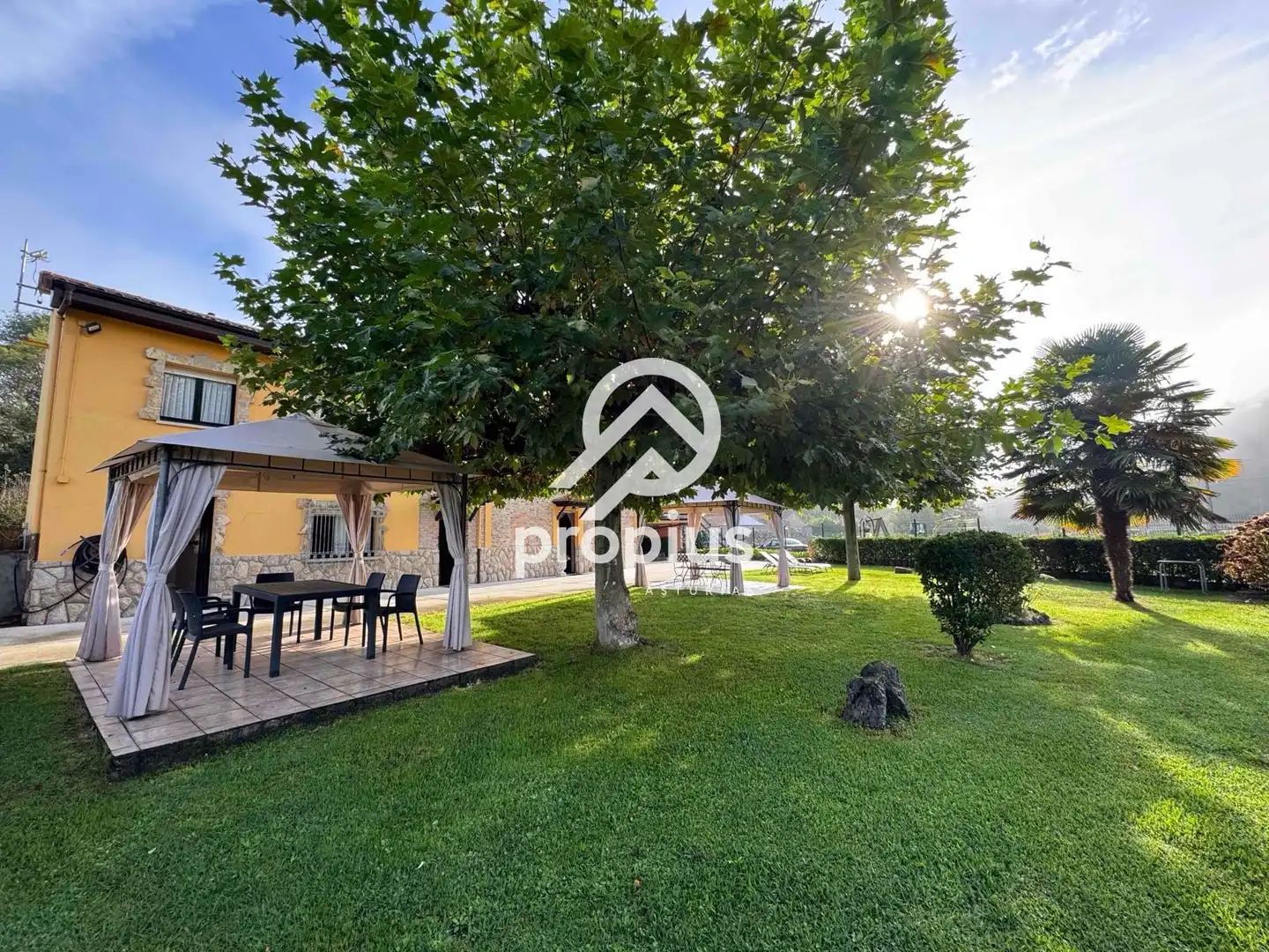 Jardín de Casa o chalet en venta en Parres con Calefacción, Jardín privado y Parquet