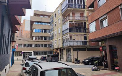 Exterior view of Flat for sale in Valladolid Capital  with Heating, Terrace and Furnished