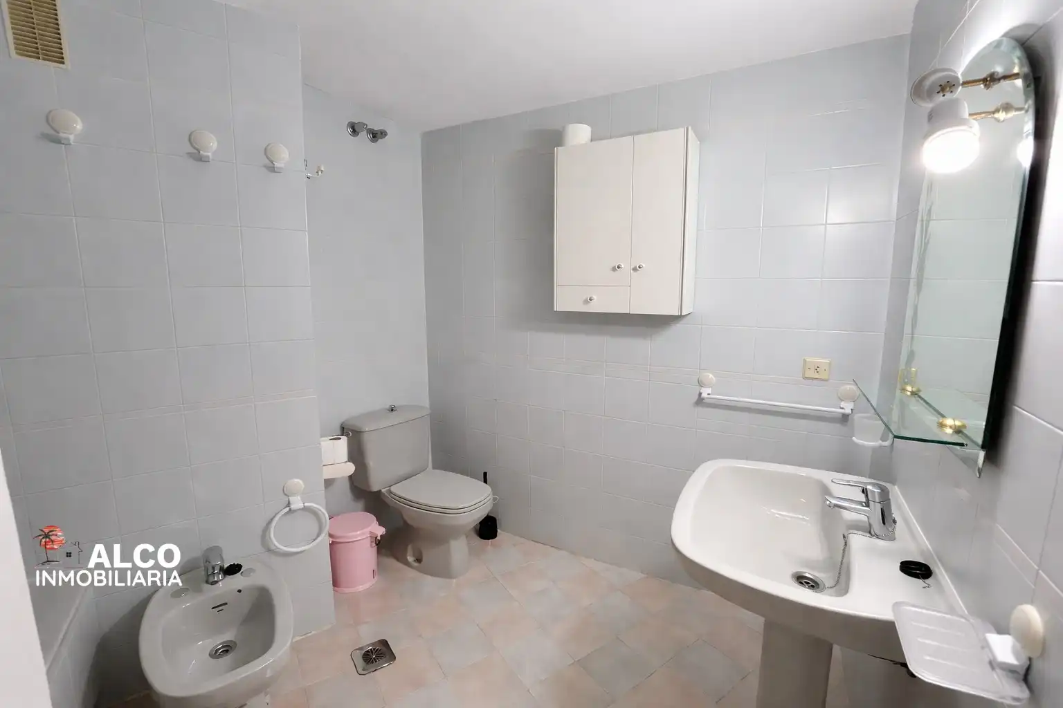 Baño de Piso en venta en Torrox con Terraza y Piscina