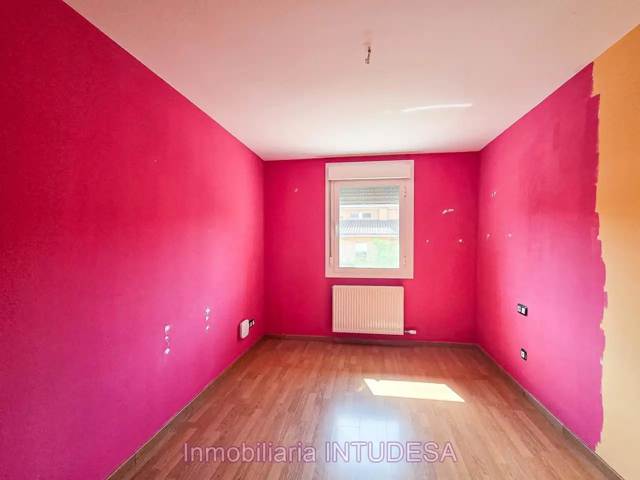 Habitación de Casa adosada en venta en Murchante con Calefacción, Jardín privado y Terraza
