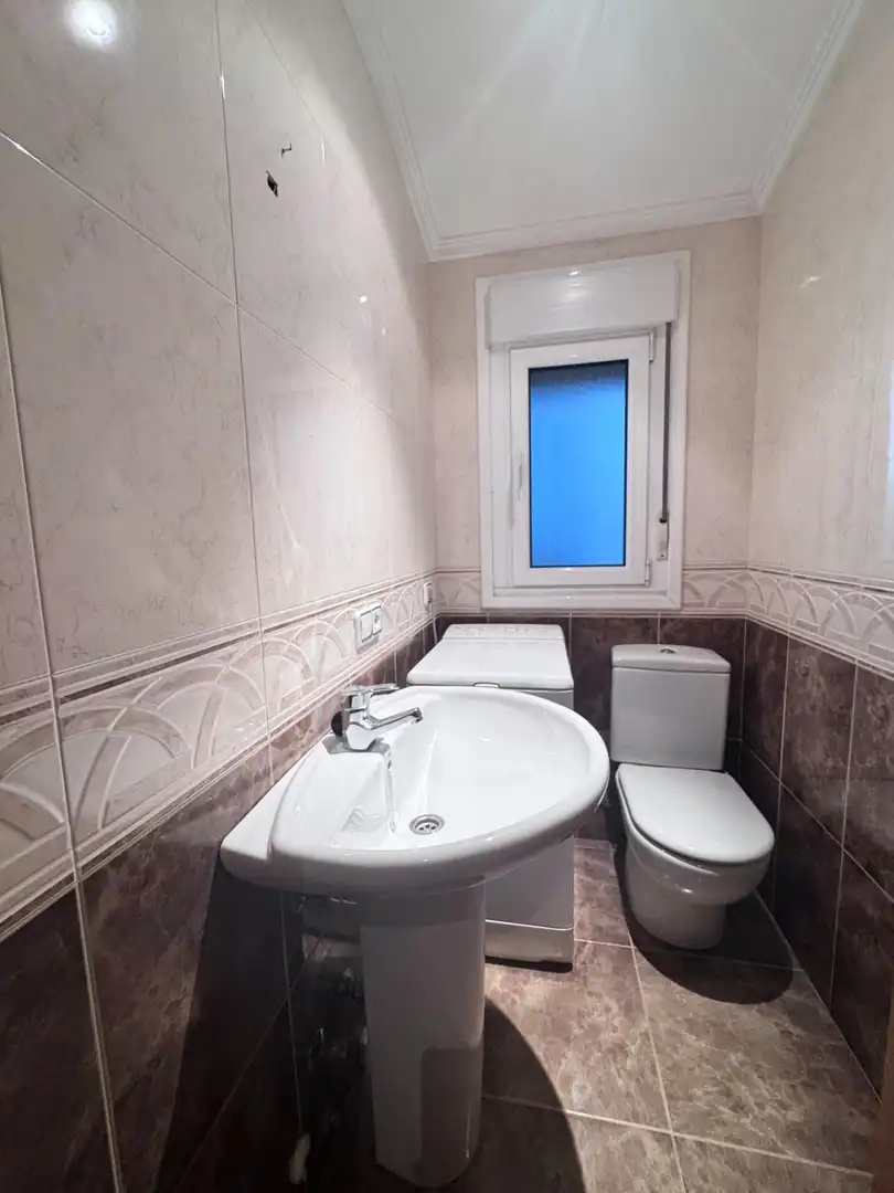 Bathroom of Flat for sale in Oviedo   with Heating