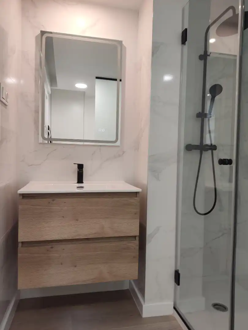 Bathroom of Flat for share in Madrid  with Heating, Furnished and Oven