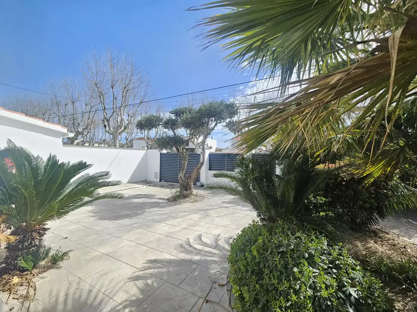 Vista exterior de Casa o xalet en venda en Empuriabrava amb Aire condicionat, Calefacció i Jardí privat