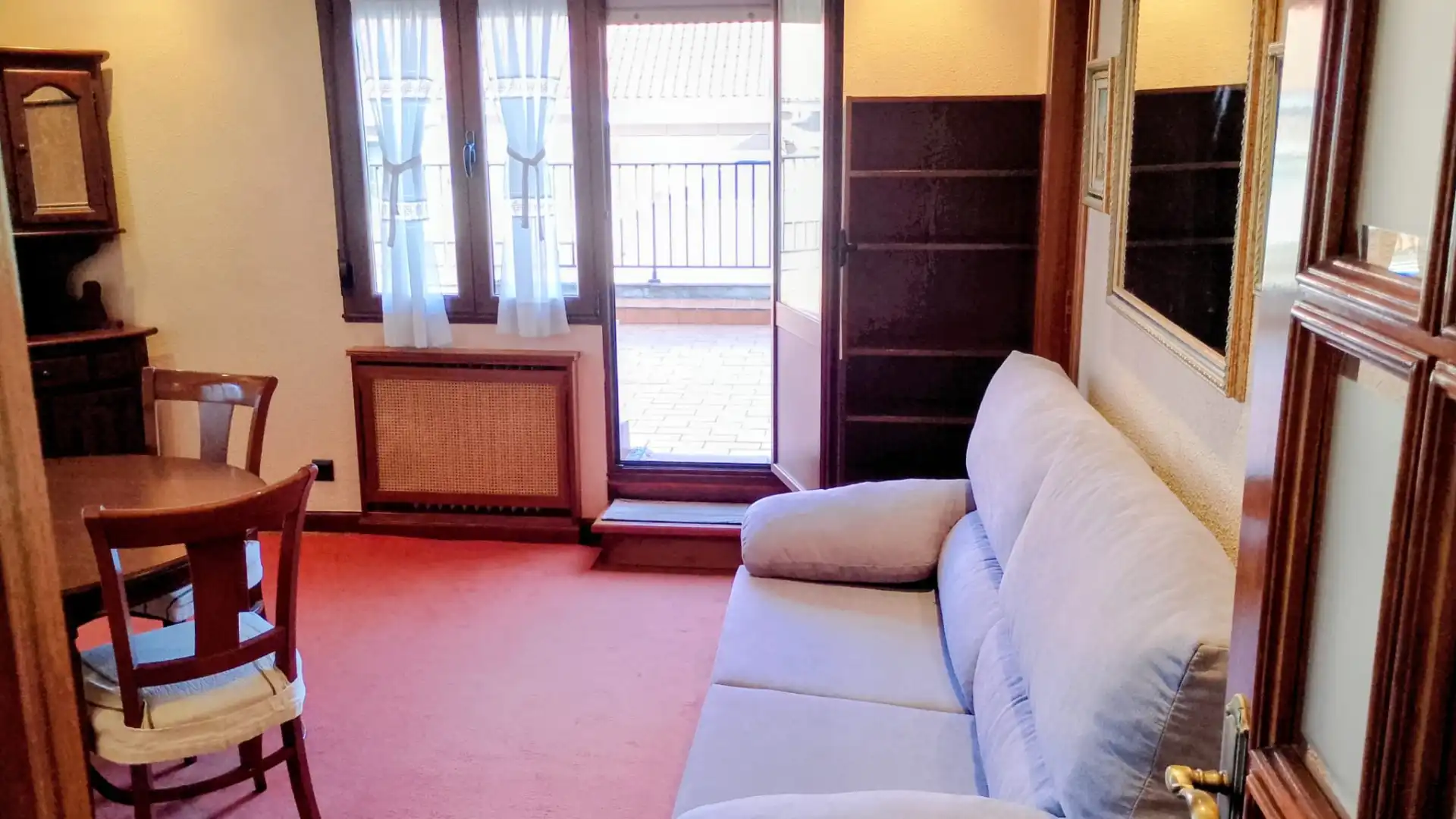 Sala de estar de Apartamento de alquiler en Oviedo  con Calefacción, Parquet y Terraza
