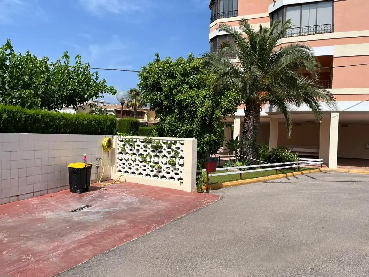 Parkplatz von Wohnungen zur Miete in Benicasim / Benicàssim mit Privatgarten, Terrasse und Gemeinschaftspool
