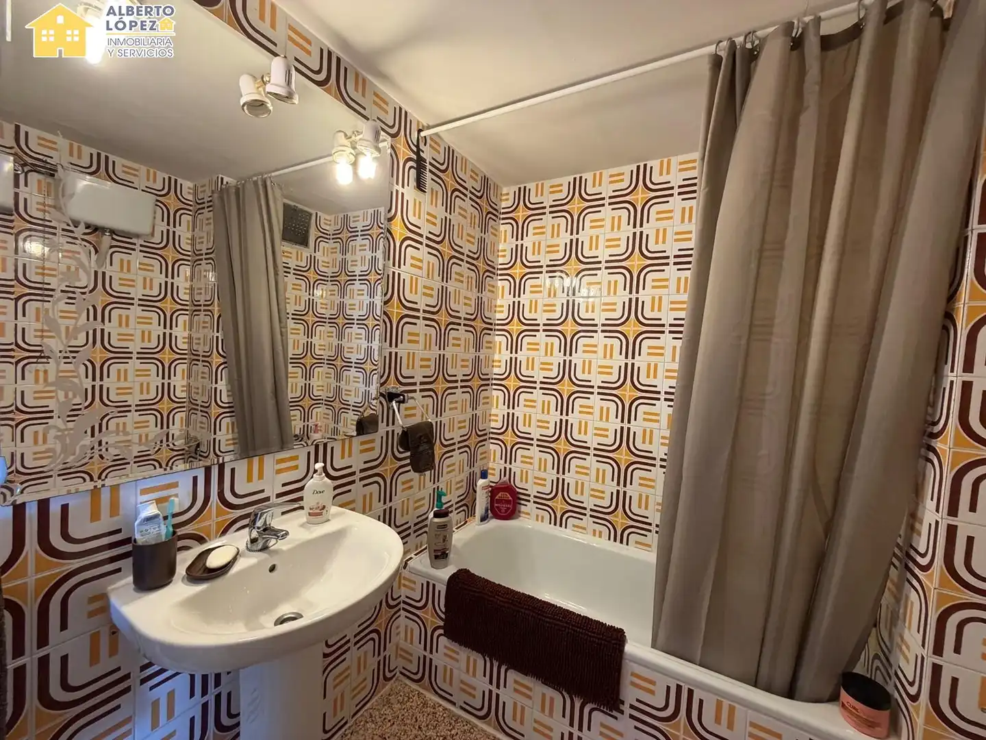 Bathroom of Flat for rent in Elche / Elx  with Terrace, Furnished and Balcony