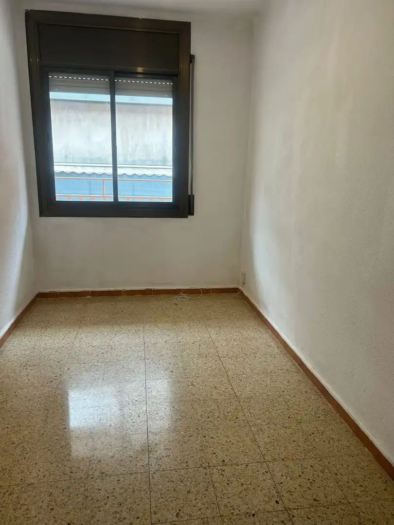 Dormitori de Pis en venda en Cerdanyola del Vallès amb Forn, Microones i Balcó
