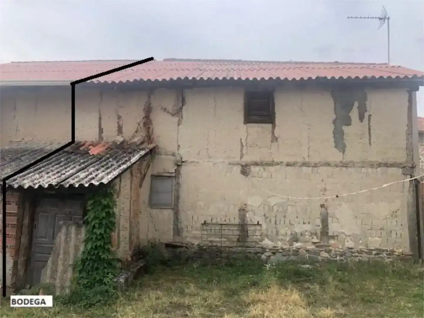 Vista exterior de Casa adosada en venda en Navas de Oro amb Jardí privat, Traster i Moblat