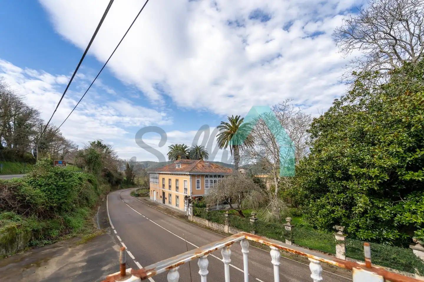 Vista exterior de Casa o xalet en venda en Cudillero amb Terrassa