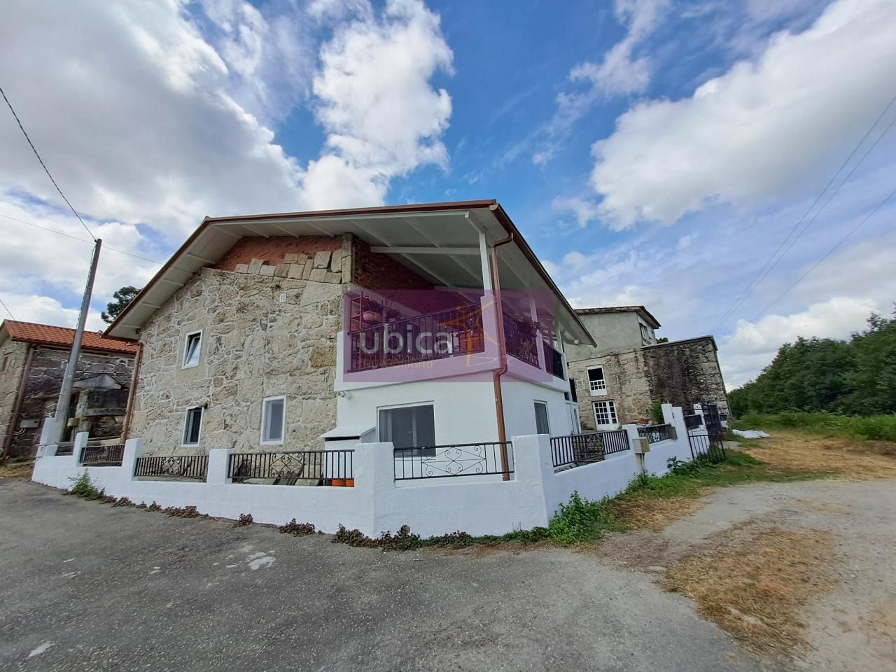 Vista exterior de Casa o xalet en venda en Covelo amb Calefacció, Jardí privat i Terrassa
