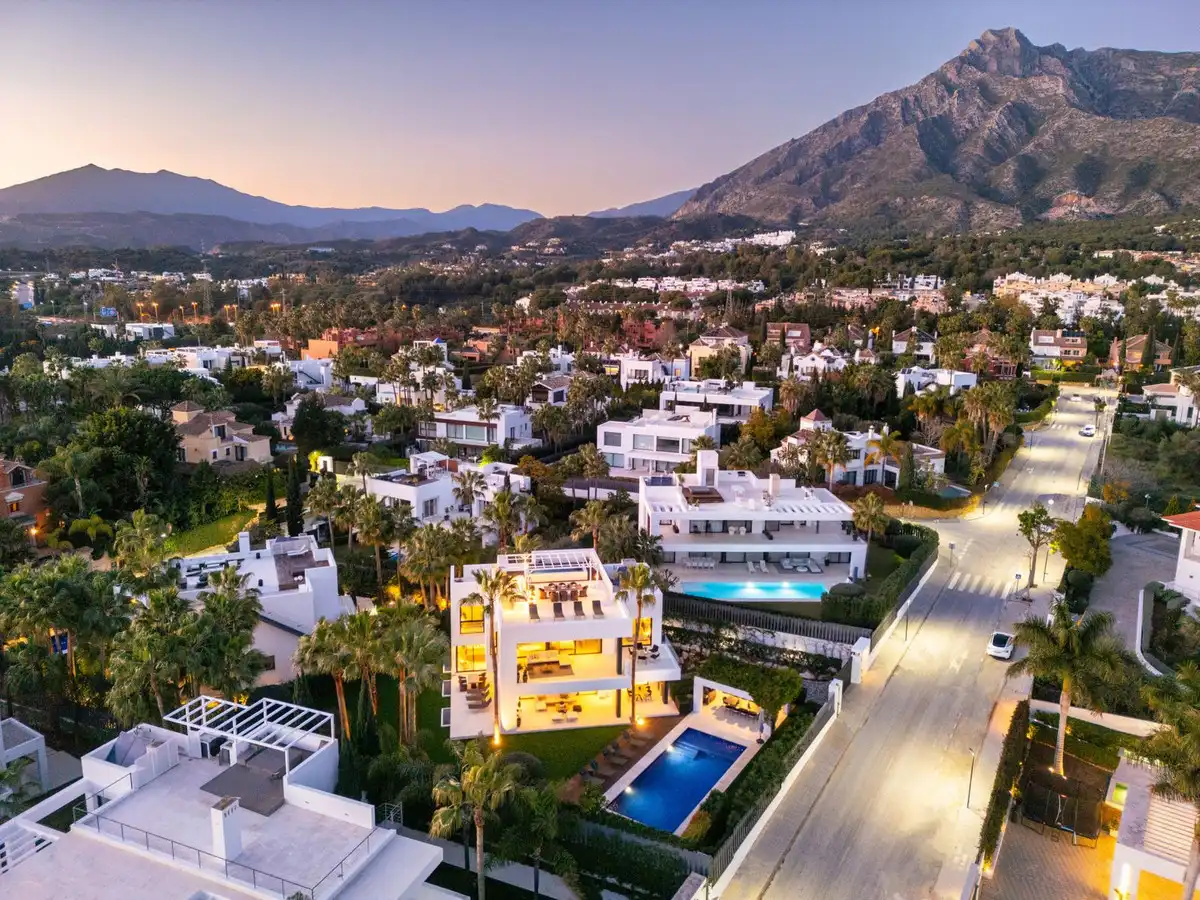 Chalet con piscina en venta en Milla de Oro, imagen 9