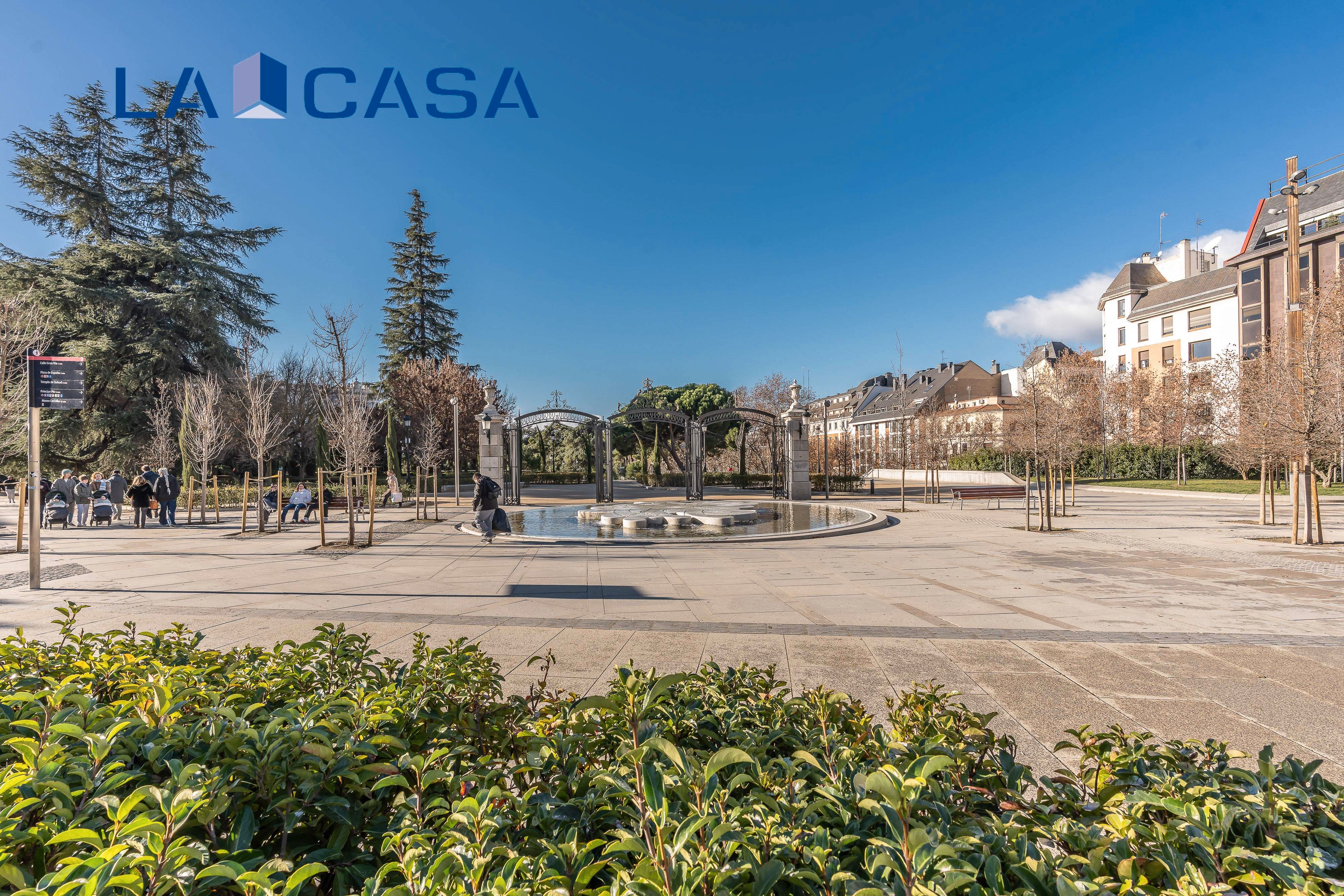 Exterior view of Planta baja for sale in  Madrid Capital