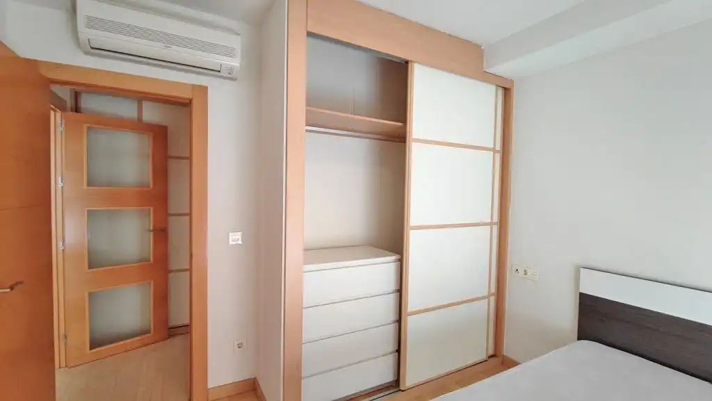 Bedroom of Flat for rent in Granada  with Air Conditioner, Heating and Furnished