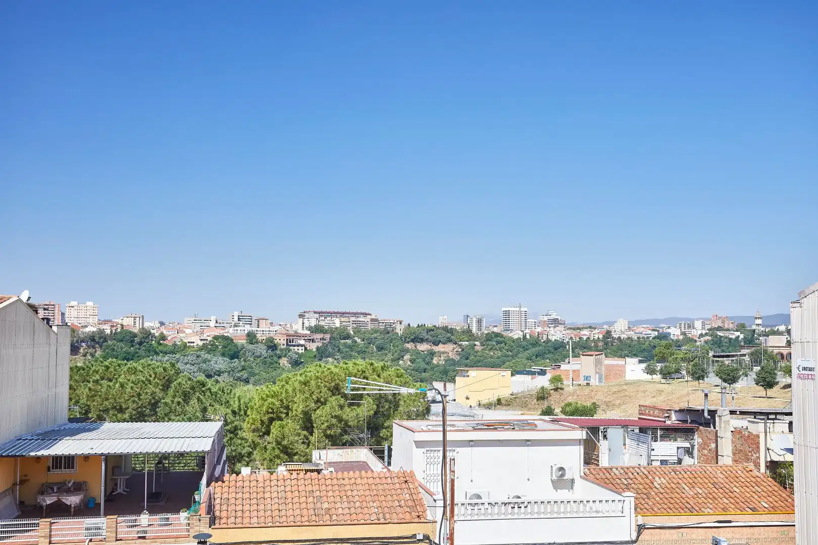 Vista exterior de Casa adosada en venda en Sabadell amb Calefacció i Balcó