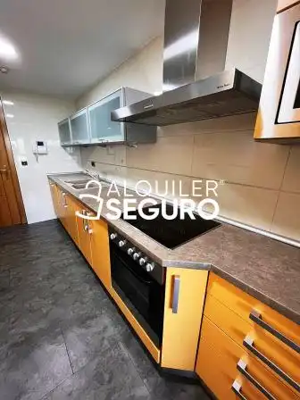 Cocina de Piso de alquiler en Valladolid con Calefacción, Terraza y Trastero