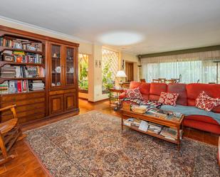 Sala d'estar de Pis en venda en  Madrid Capital amb Aire condicionat, Jardí privat i Traster