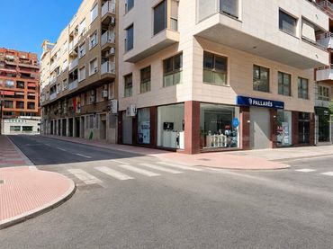 Local comercial de lloguer a Calle reyes catolicos