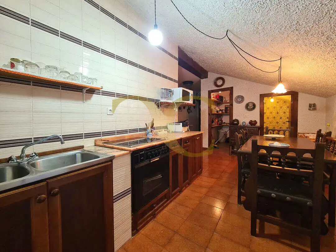 Cocina de Casa o chalet en venta en Caso con Calefacción, Jardín privado y Terraza