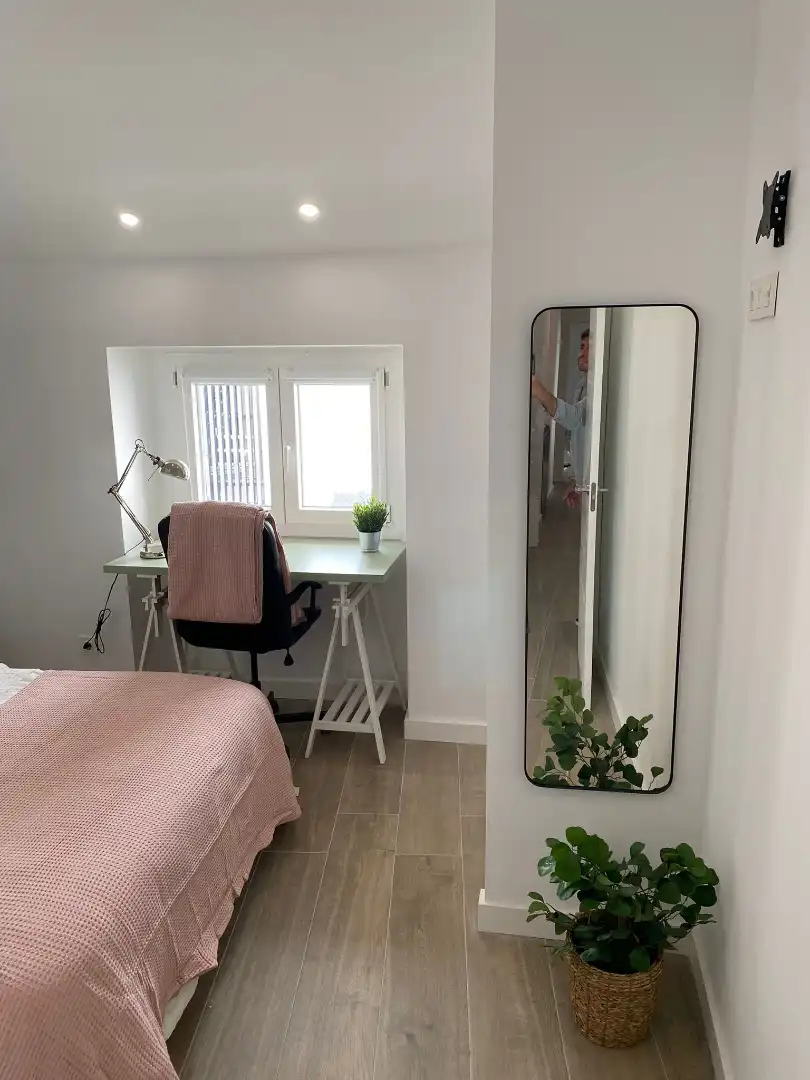 Bedroom of Flat for share in Madrid  with Air Conditioner, Furnished and Oven