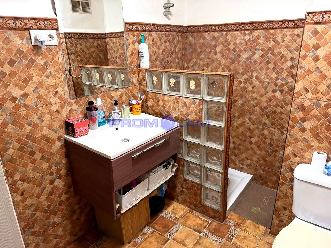Baño de Piso en venta en San Juan de Aznalfarache con Aire acondicionado y Terraza