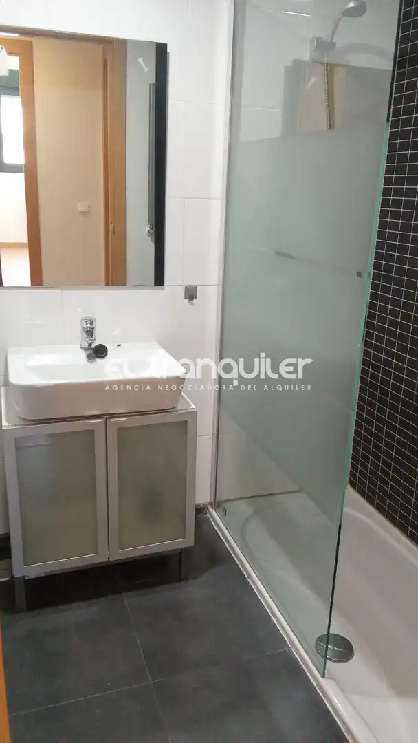 Baño de Piso de alquiler en Leganés con Terraza, Trastero y Piscina