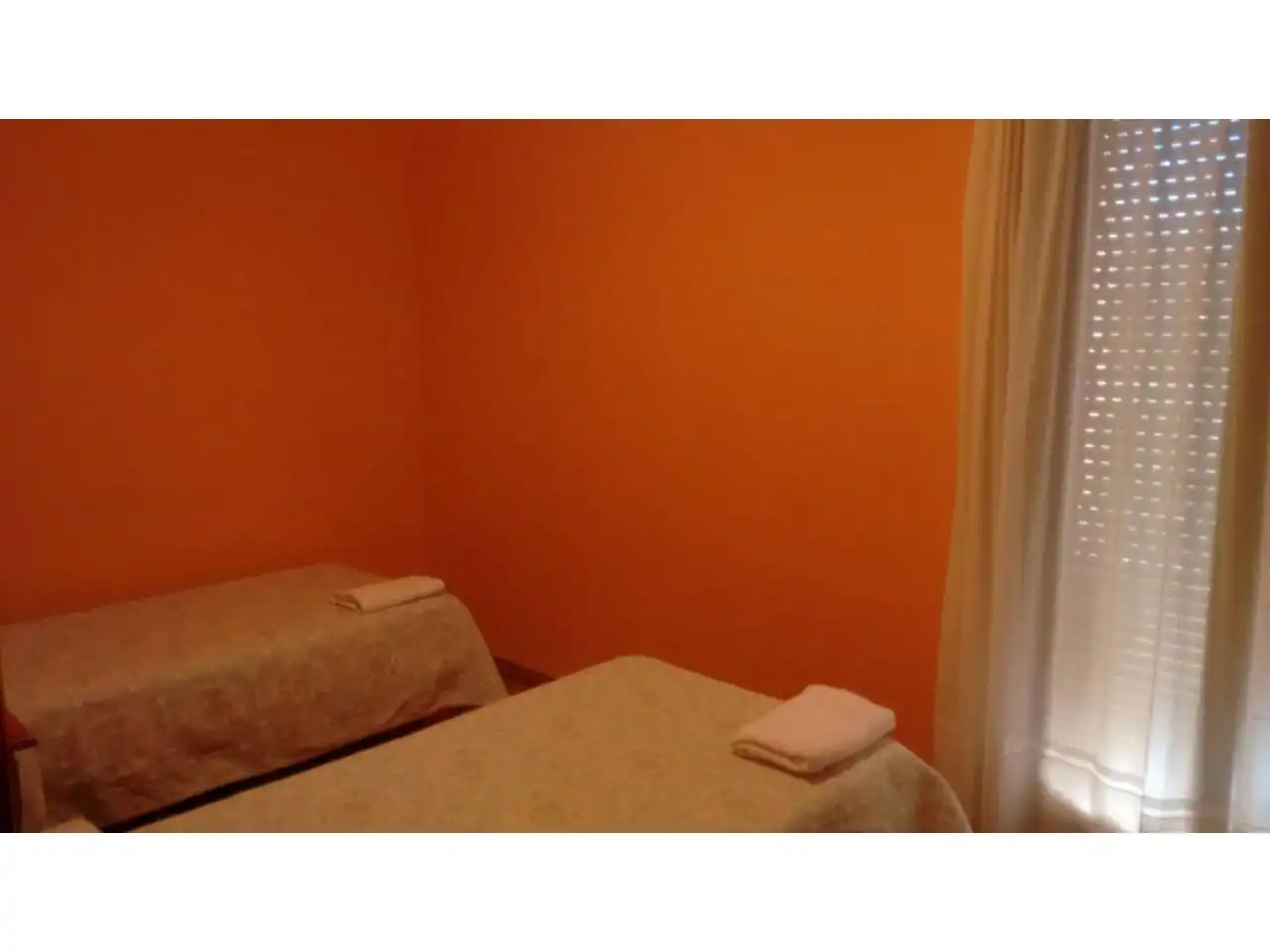 Habitación de Local en venta en El Grado con Aire acondicionado