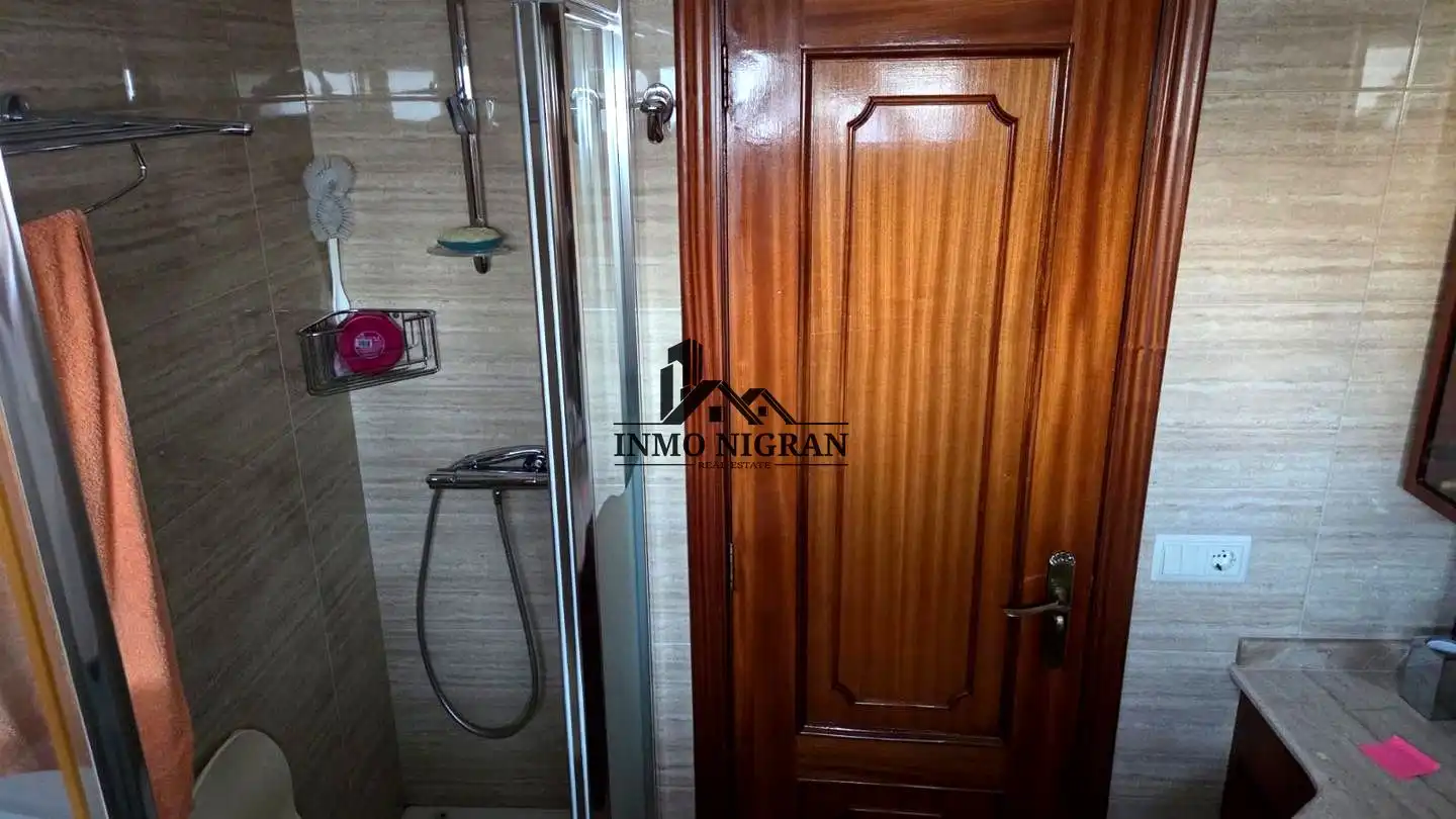 Baño de Piso en venta en Vigo  con Amueblado