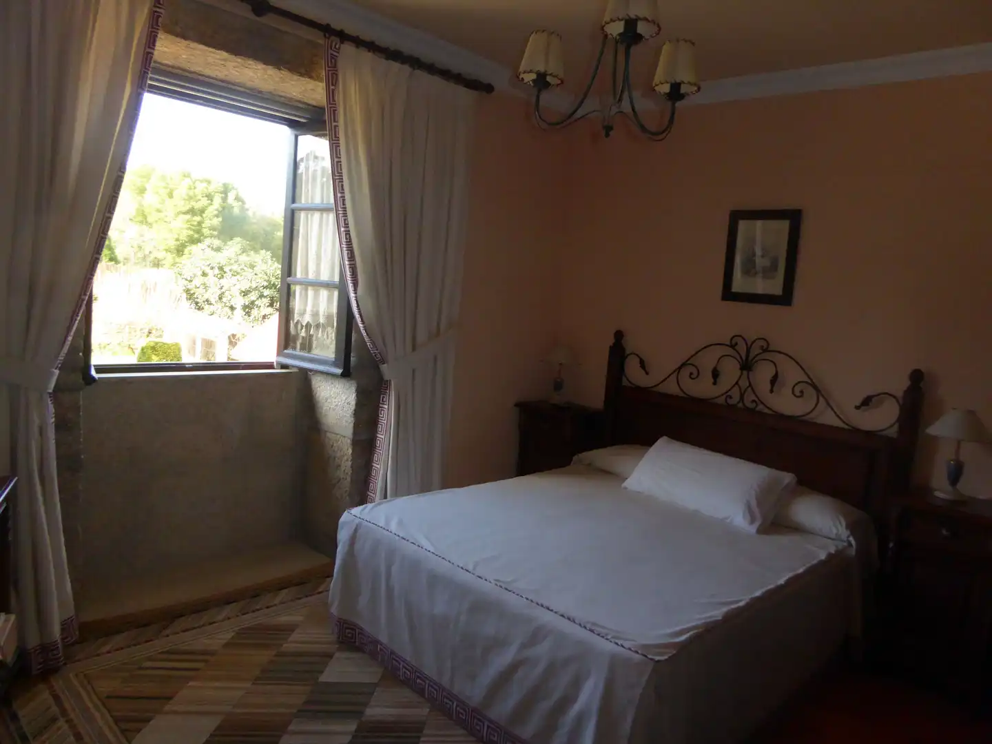 Schlafzimmer von Country house zum Verkauf in Tui mit Klimaanlage, Heizung und Privatgarten