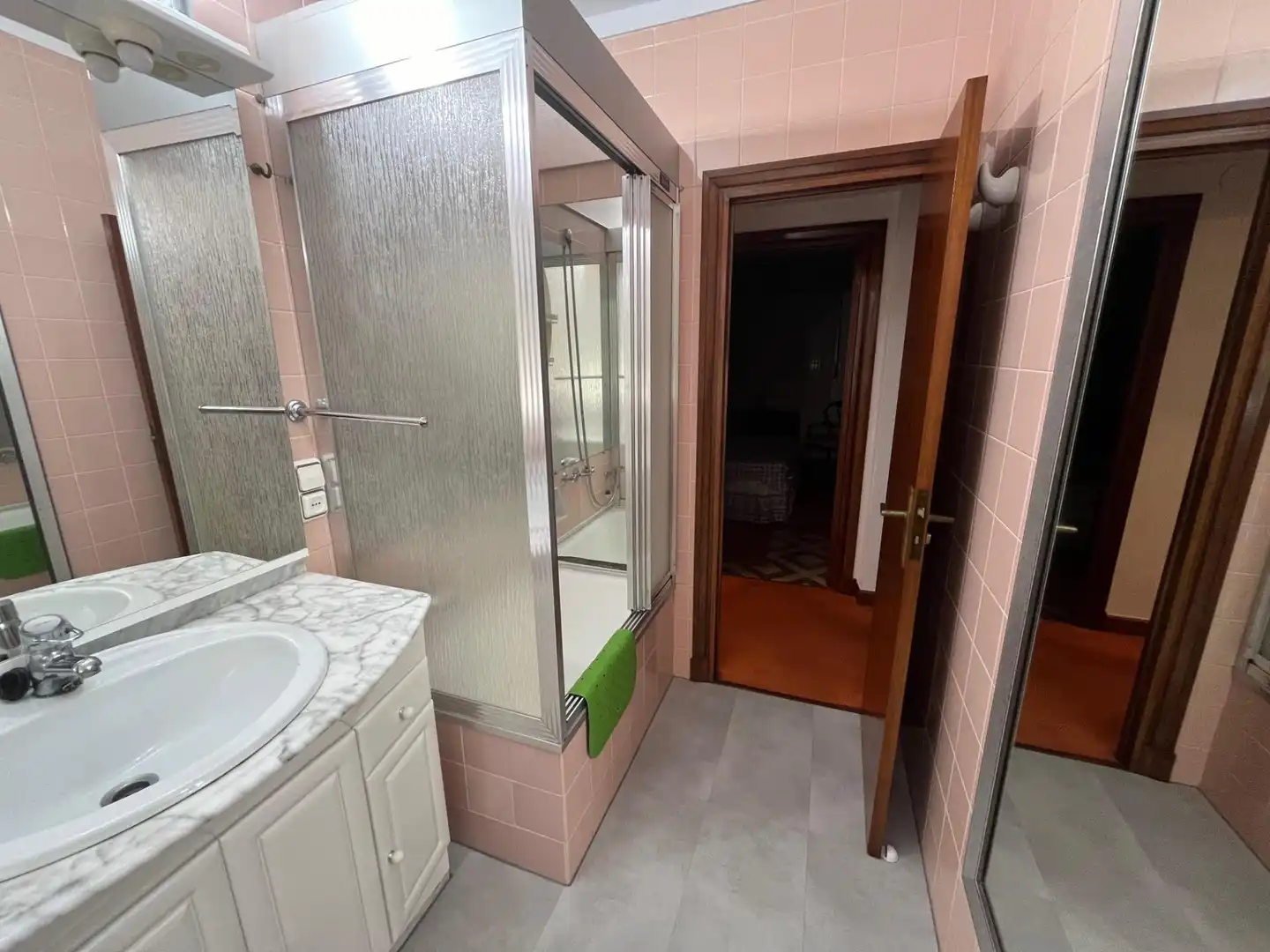 Baño de Piso en venta en Colindres con Calefacción, Terraza y Amueblado