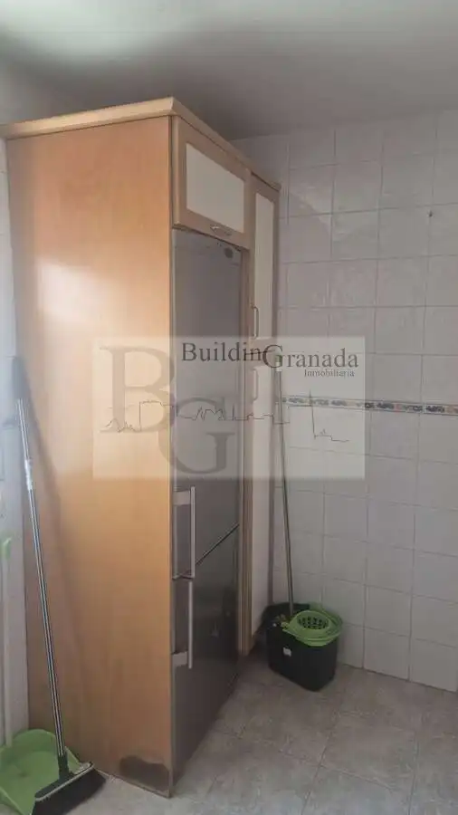 Bany de Pis de lloguer en Cúllar Vega amb Terrassa i Moblat