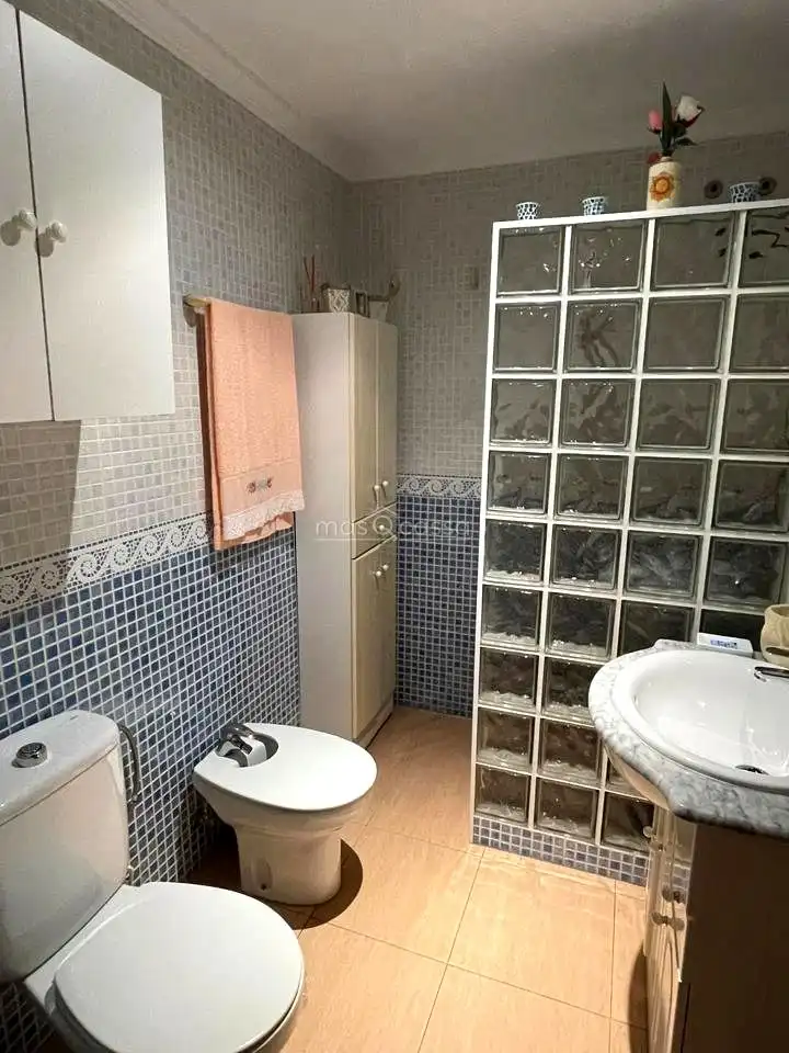 Bathroom of Flat for sale in La Línea de la Concepción  with Air Conditioner