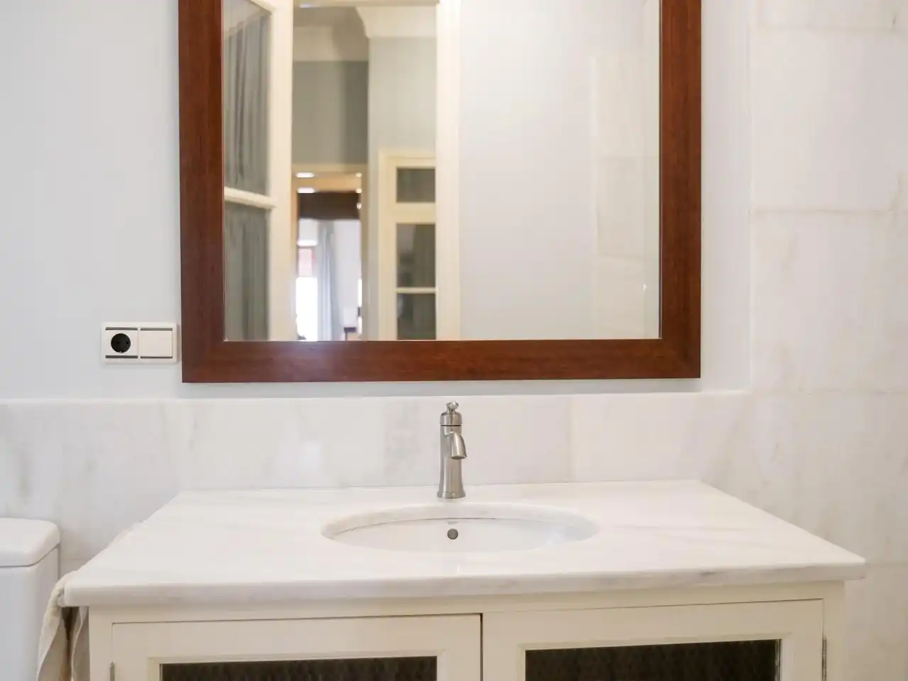 Bathroom of Flat for sale in Sevilla  with Air Conditioner, Terrace and Furnished