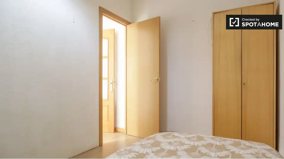 Habitación de Piso de alquiler en Madrid con Aire acondicionado, Calefacción y Amueblado