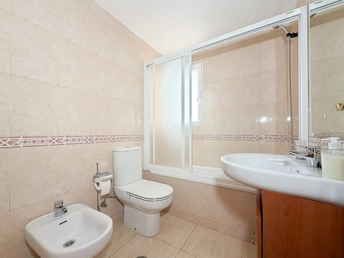 Bany de Apartament en venda en El Campello amb Aire condicionat, Jardí privat i Traster
