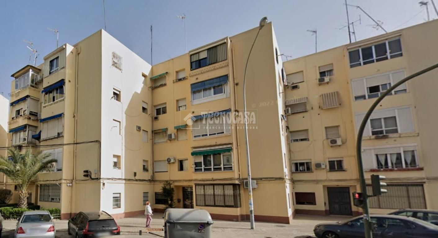 Exterior view of Flat for sale in  Sevilla Capital