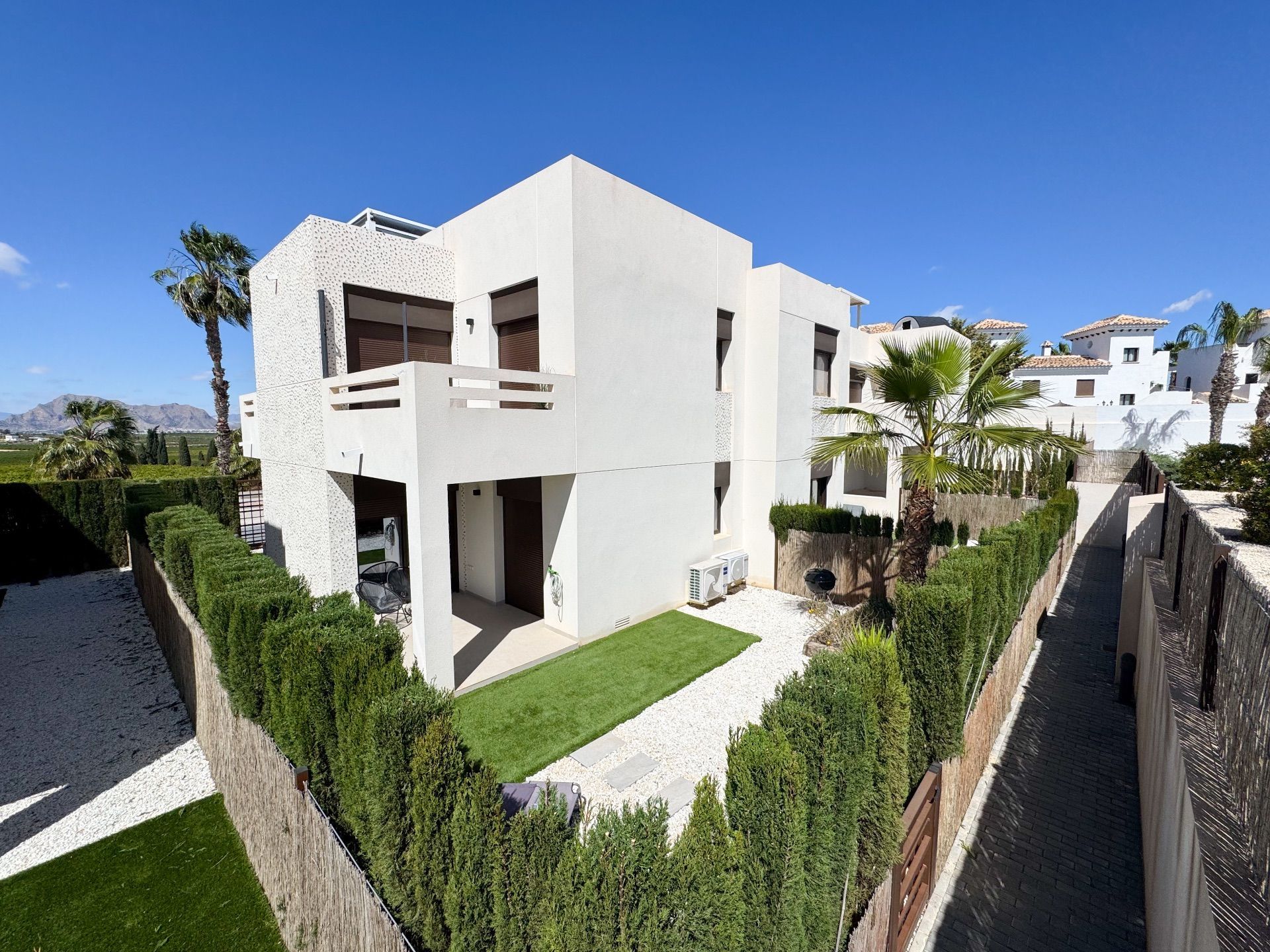 Vista exterior de Casa o xalet en venda en Algorfa amb Aire condicionat, Calefacció i Jardí privat