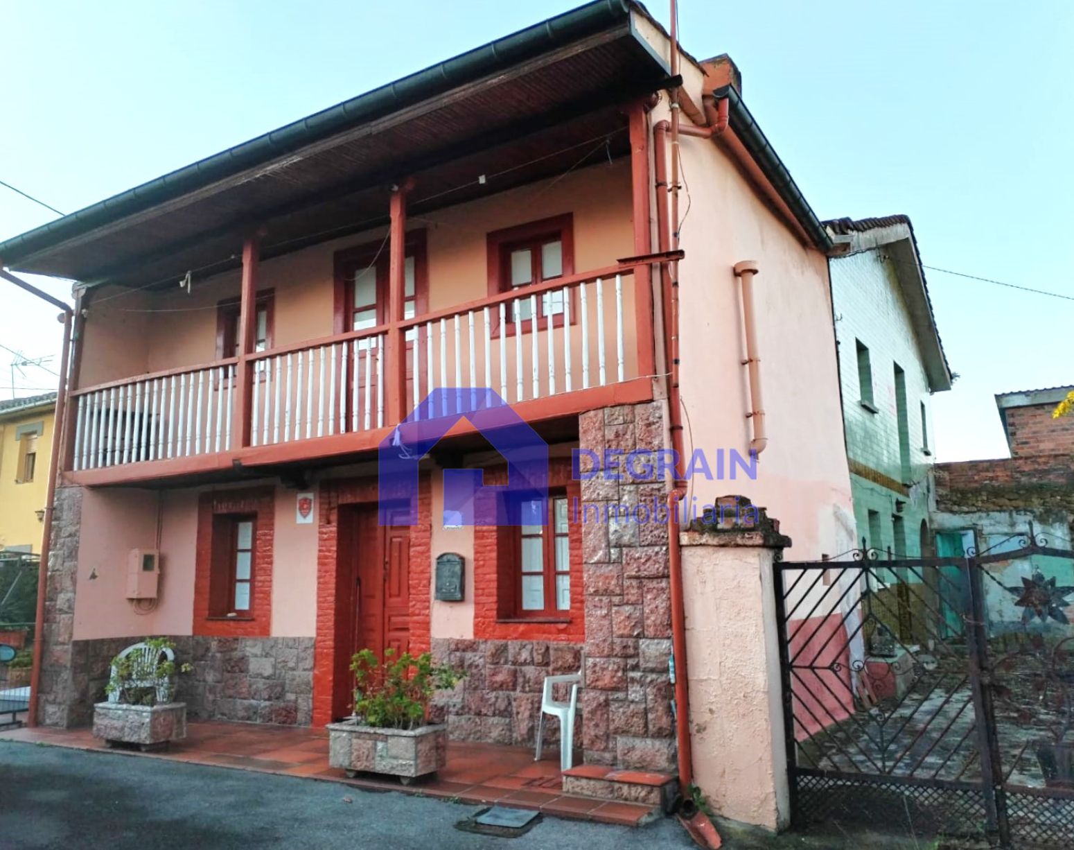 Vista exterior de Casa adosada en venta en Oviedo  con Jardín privado y Terraza