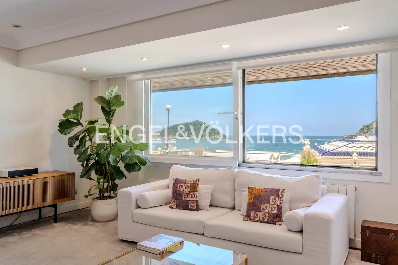 Sala de estar de Piso en venta en Donostia - San Sebastián  con Calefacción, Parquet y Terraza