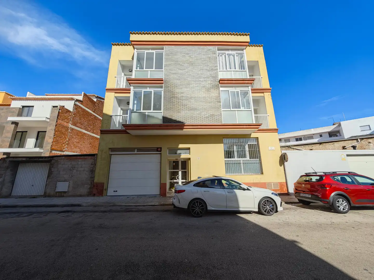 Vista exterior de Edifici en venda en Bellreguard amb Piscina comunitària