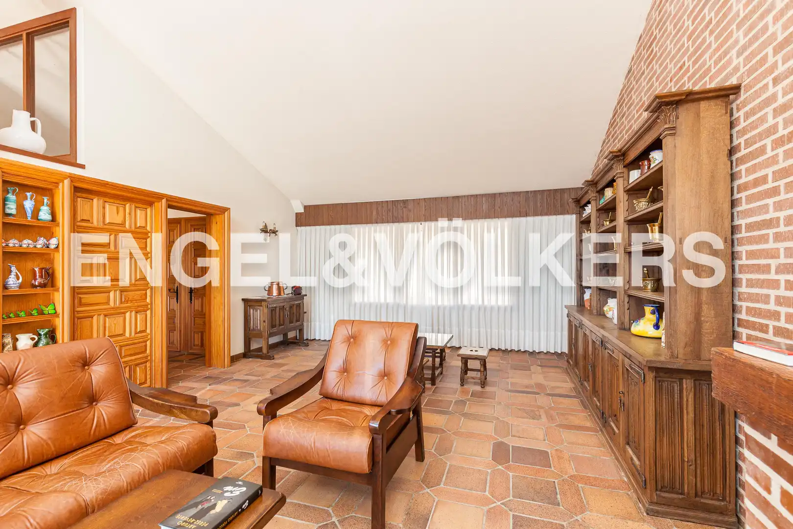 Sala de estar de Casa o chalet en venta en San Lorenzo de El Escorial con Calefacción