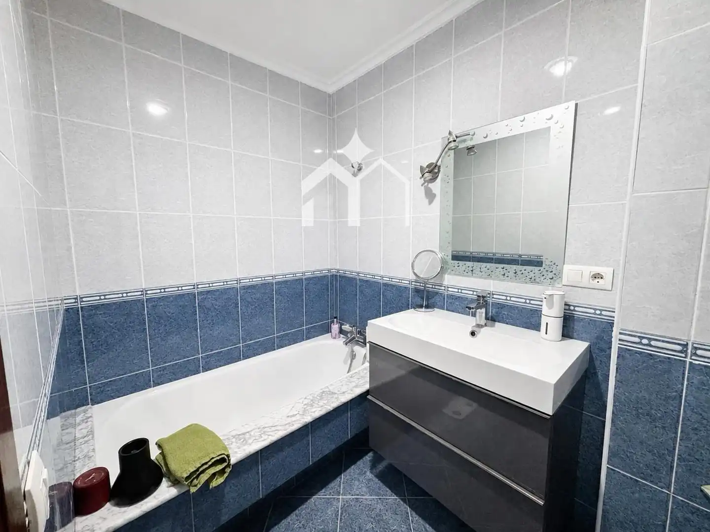 Bathroom of Flat for sale in Marín  with Heating, Storage room and Furnished