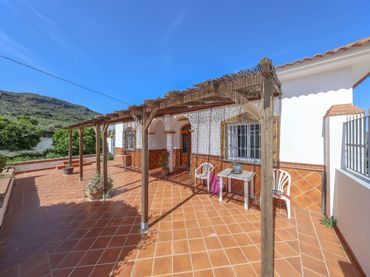 House with pool for sale in Diseminado Poligono 38